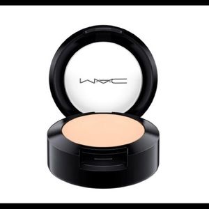 MAC Studio Finish Concealer SPF35 NC10